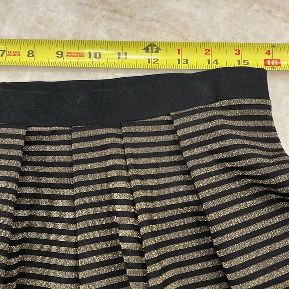 French Connection | Black & Gold Metallic Striped Full Mini Skirt‎ | Size 8 - Picture 5 of 9
